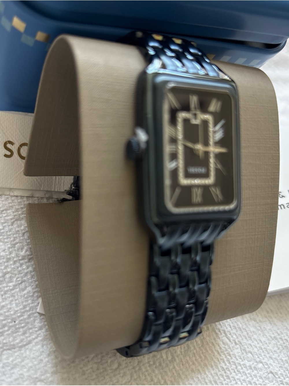 Fossil, this women's watch features:
Stainless steel bracelet and case
Navy dia - Picture 14 of 15